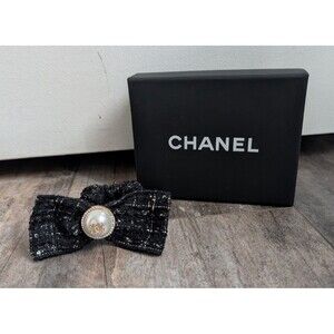 CHANEL Beaute’ Hair Scrunchie Ponytail Holder Pearls and Diamonds Black